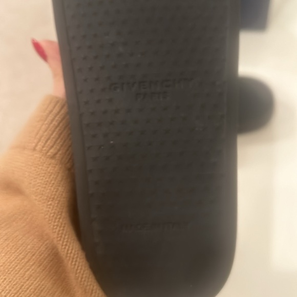 Brand news slides super comfortable - Picture 3 of 5